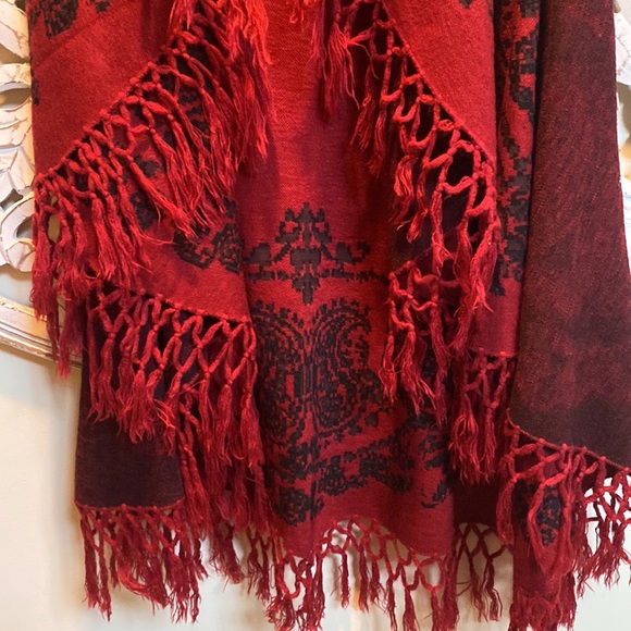 NWOT ELLE TIAN poncho - Picture 3 of 6